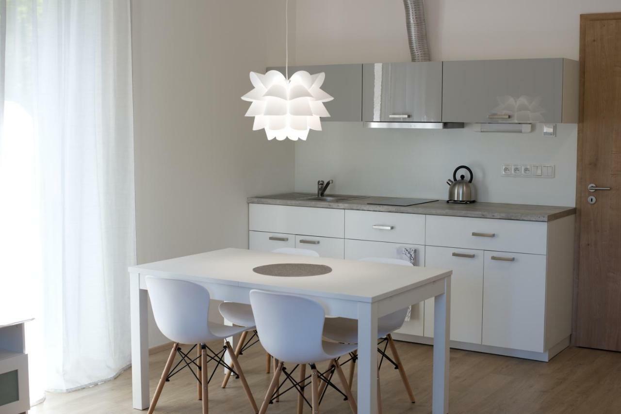 Apartman Sun Dolni Morava Bagian luar foto