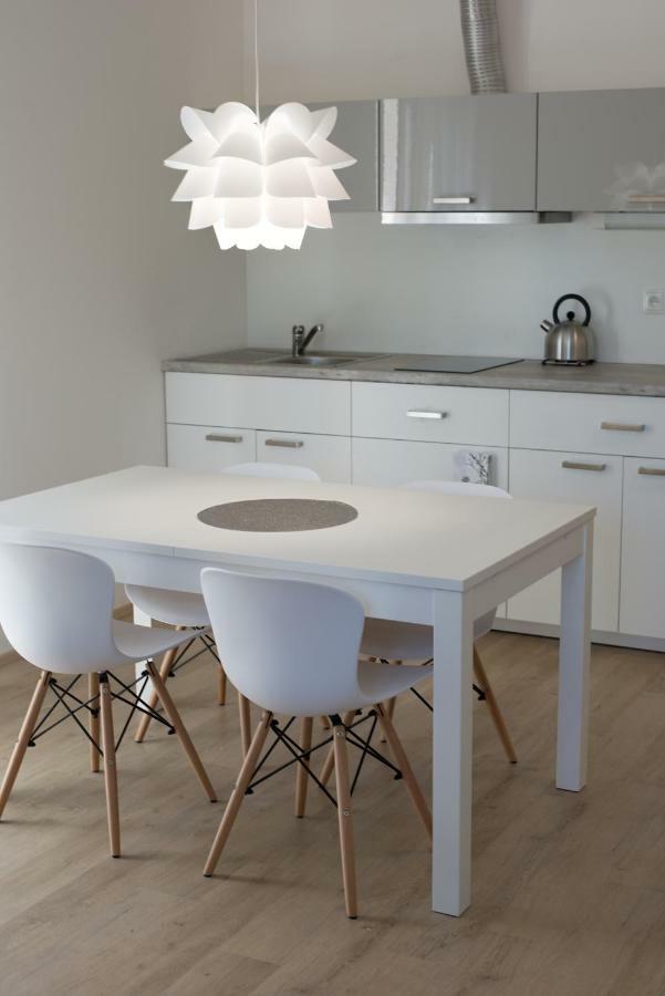Apartman Sun Dolni Morava Bagian luar foto