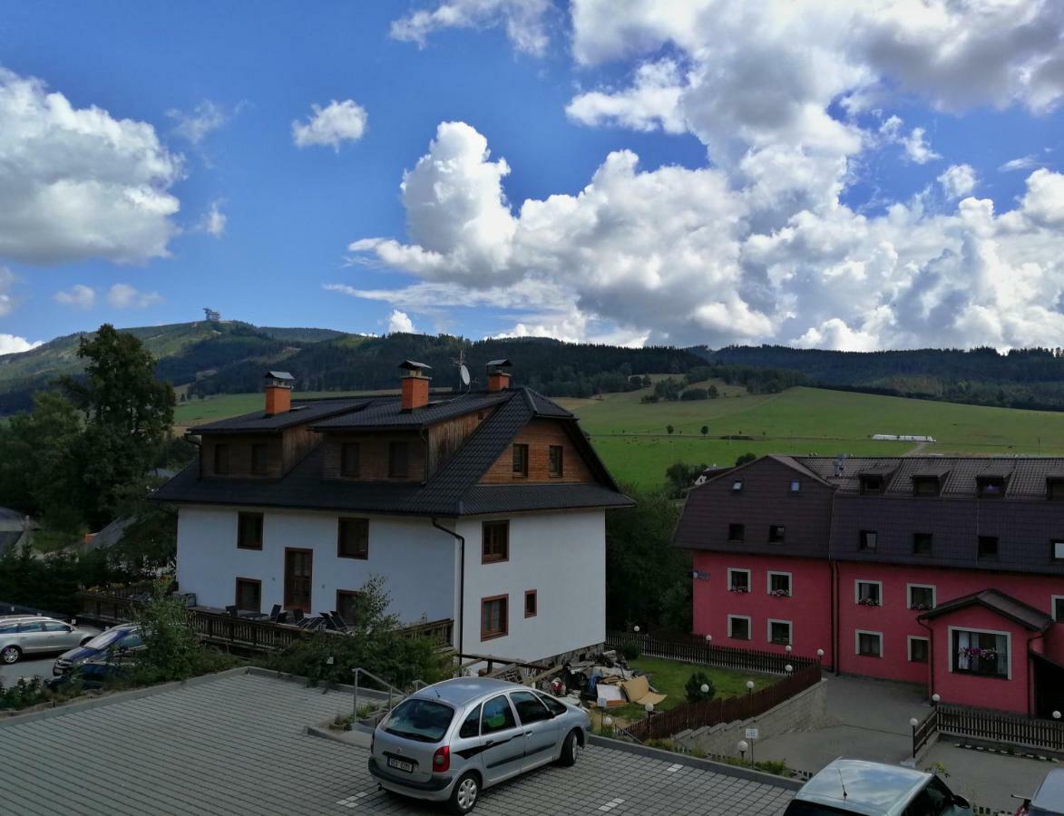 Apartman Sun Dolni Morava Bagian luar foto