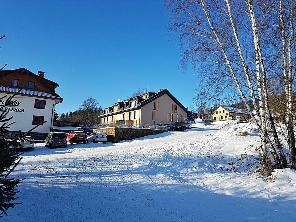 Apartman Sun Dolni Morava Bagian luar foto