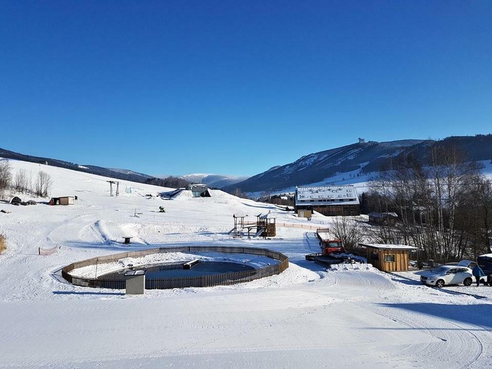 Apartman Sun Dolni Morava Bagian luar foto